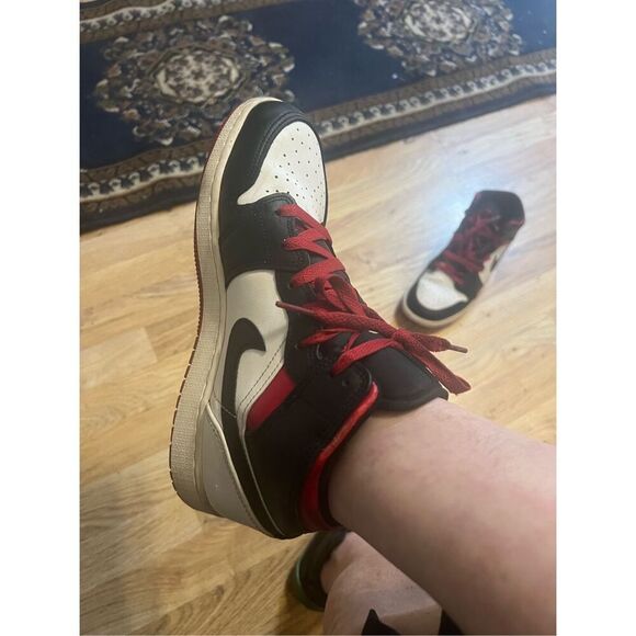 Nike Air Jordan One Retro Mid Rise Black Toe 2023 Black White Red Youth Size 7 - Picture 13 of 13